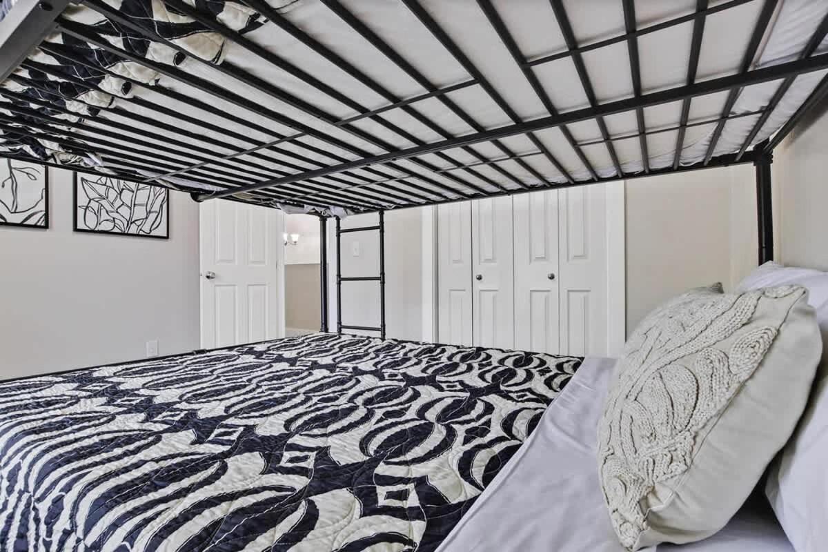 Holiday home Newly Remodeled Private Sleeps 16 Boise