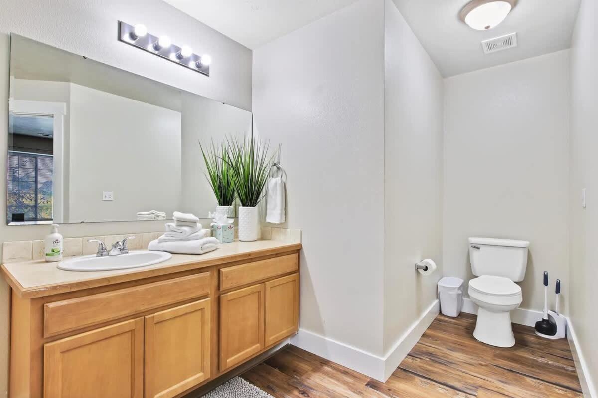 Newly Remodeled Private Sleeps 16 *