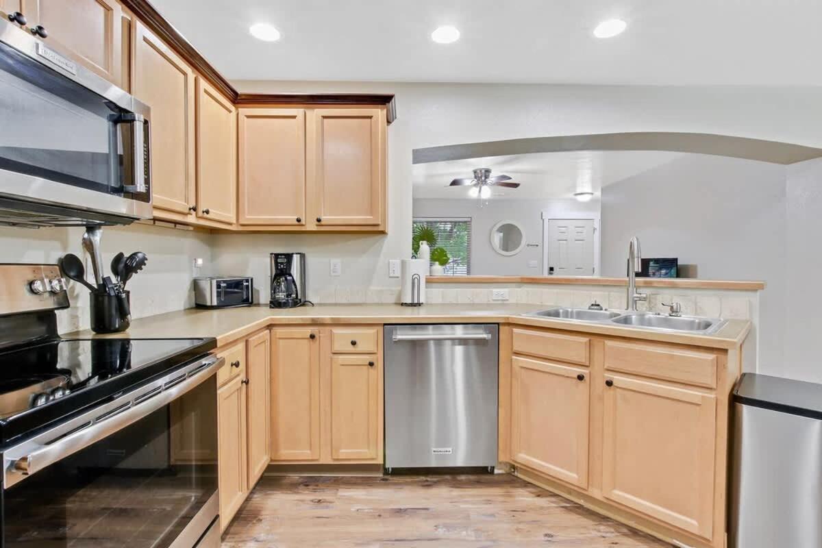 Holiday home Newly Remodeled Private Sleeps 16