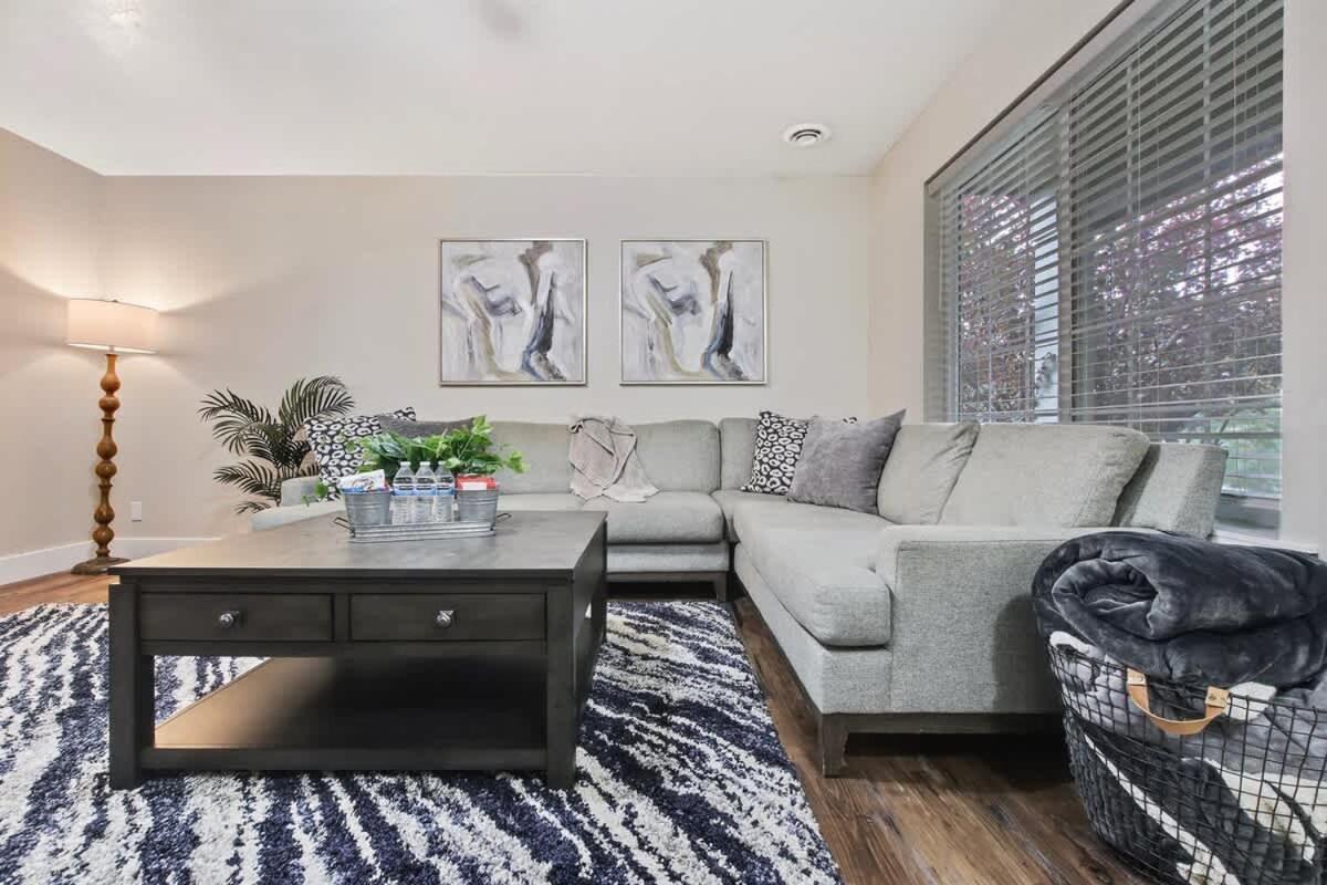 Newly Remodeled Private Sleeps 16 Holiday home Boise