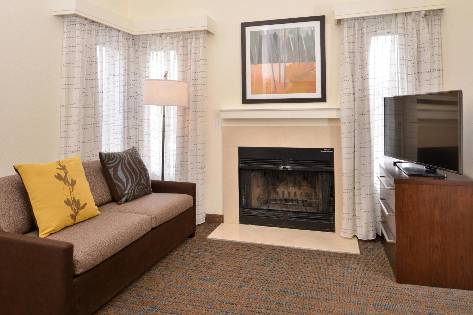 Hotel By Marriott Downtown/university 3*