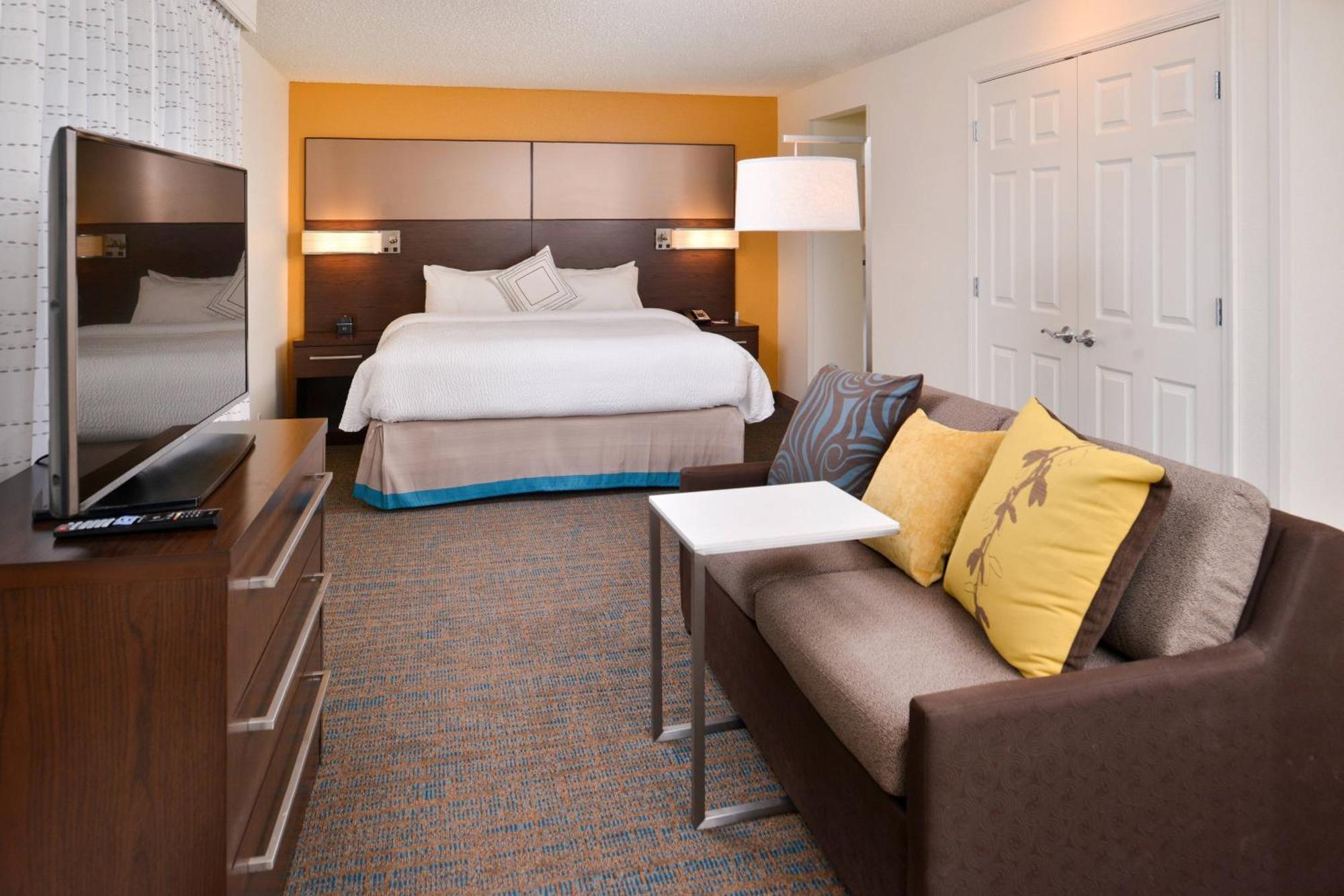 By Marriott Downtown/university Hotel 3*