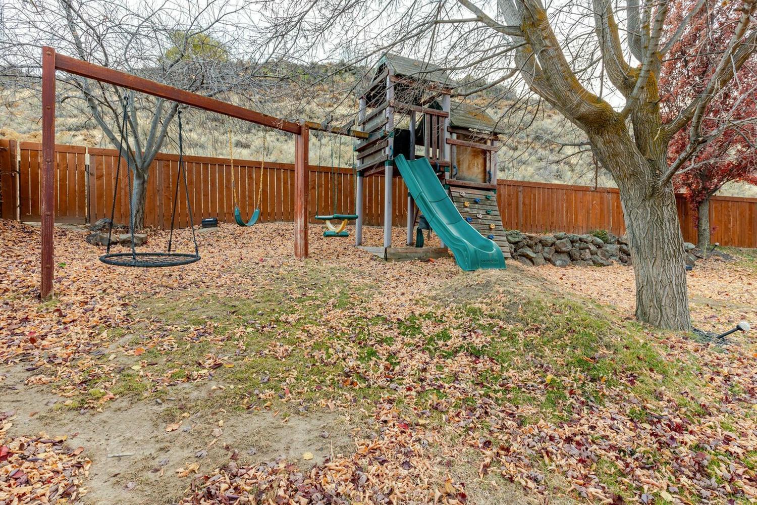 Se Serenity, Covered Patios, Gas Fire Pit, Games * Boise
