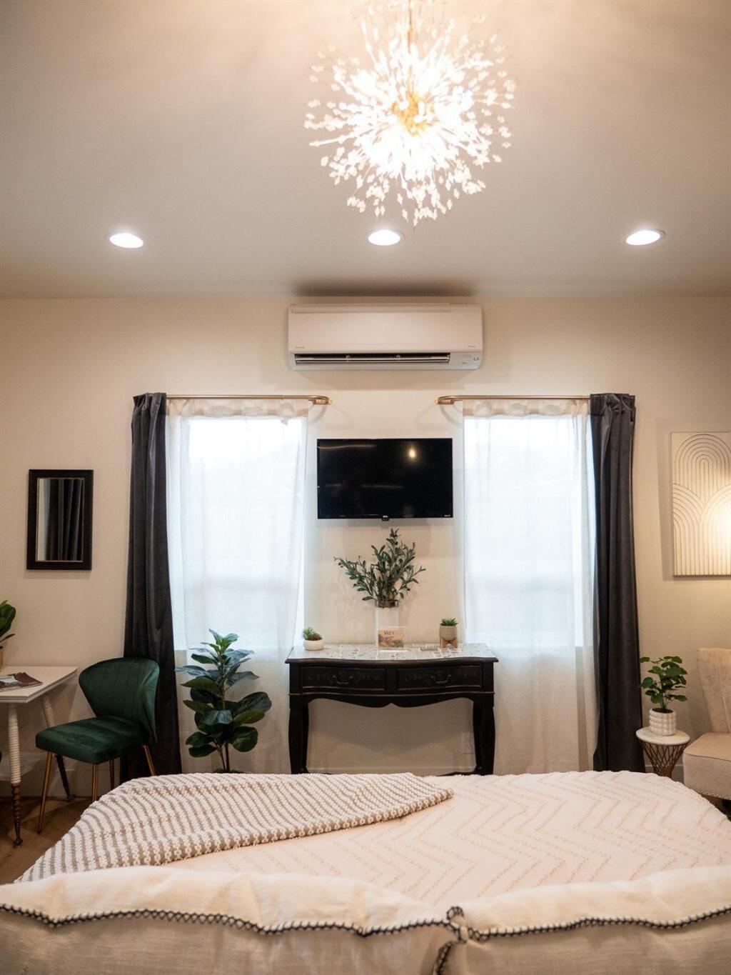 Downtown Sunset Ave Romantic Private Apartment Boise