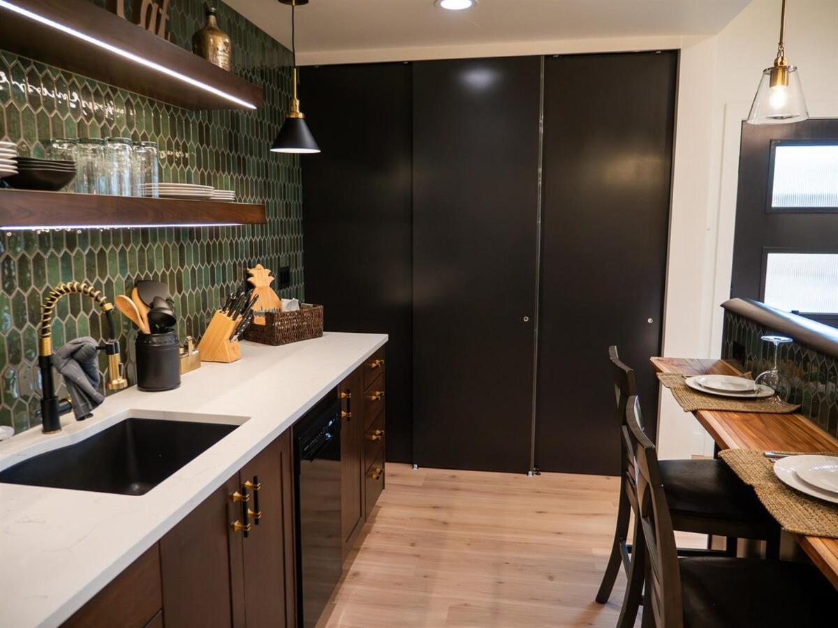 Downtown Sunset Ave Romantic Private