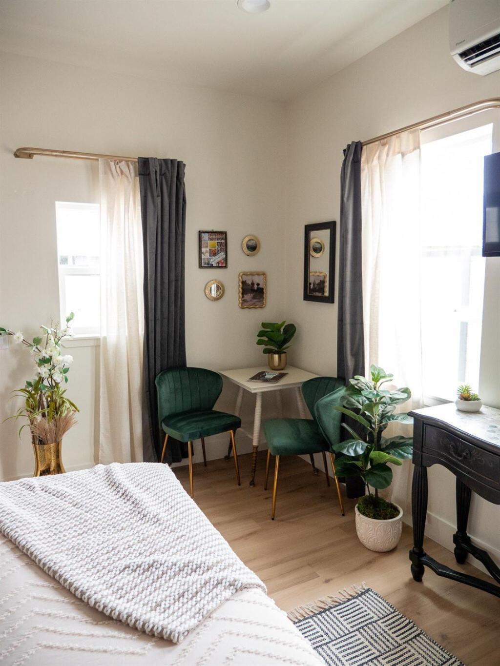 Downtown Sunset Ave Romantic Private Apartment *