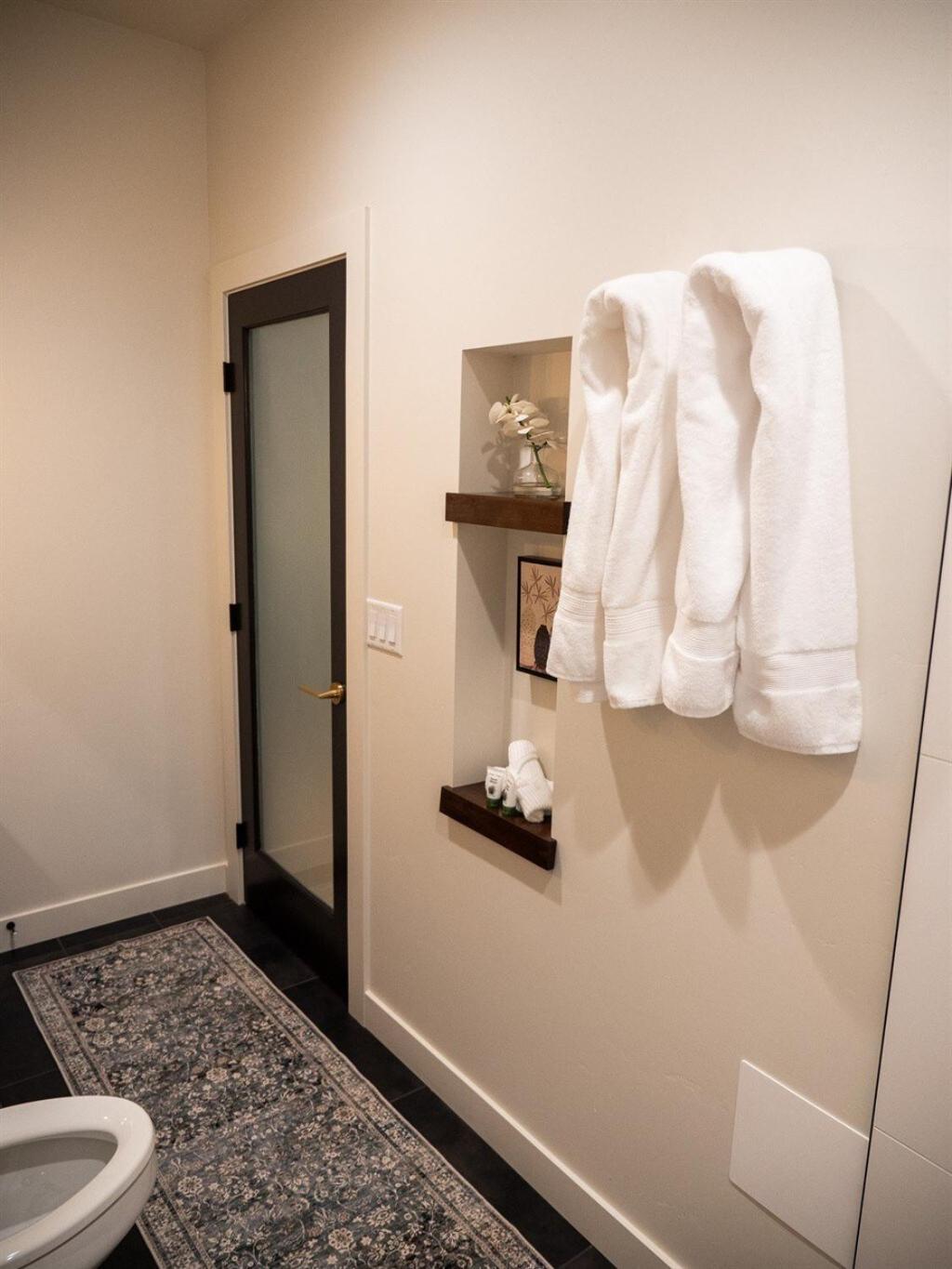 Downtown Sunset Ave Romantic Private Apartment