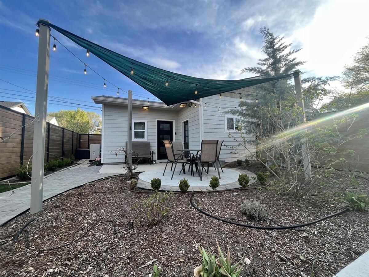 Downtown Sunset Ave Romantic Private Apartment *