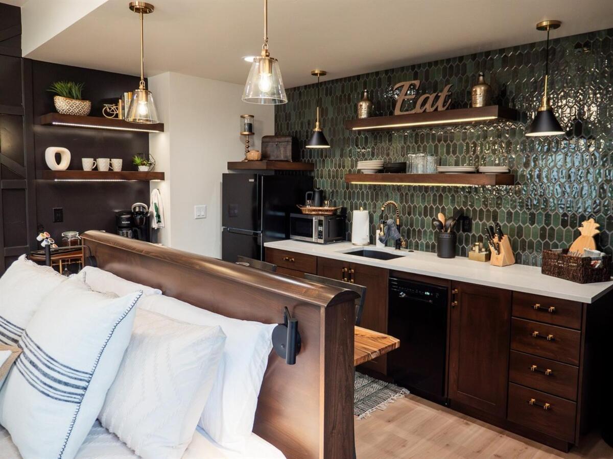 Downtown Sunset Ave Romantic Private *