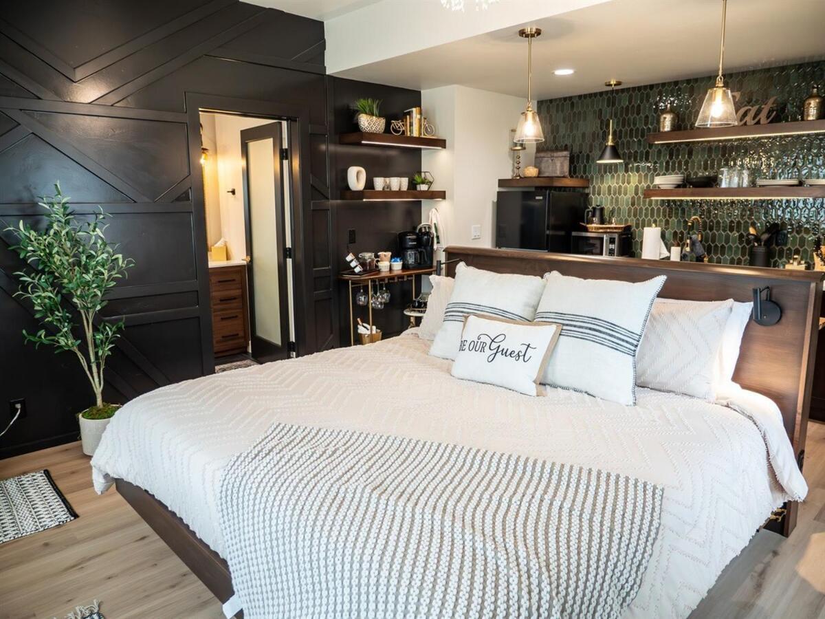 Downtown Sunset Ave Romantic Private Apartment