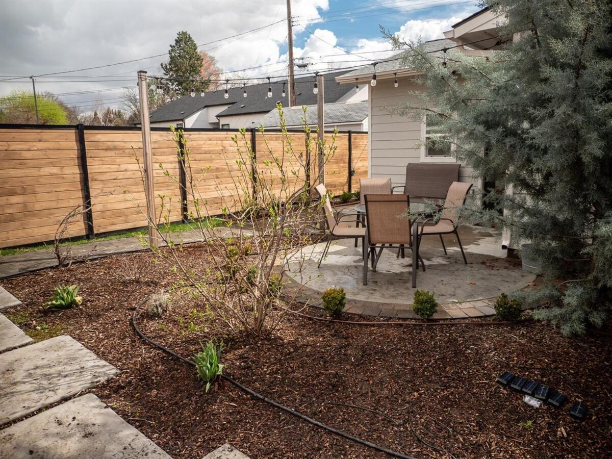 Downtown Sunset Ave Romantic Private Apartment