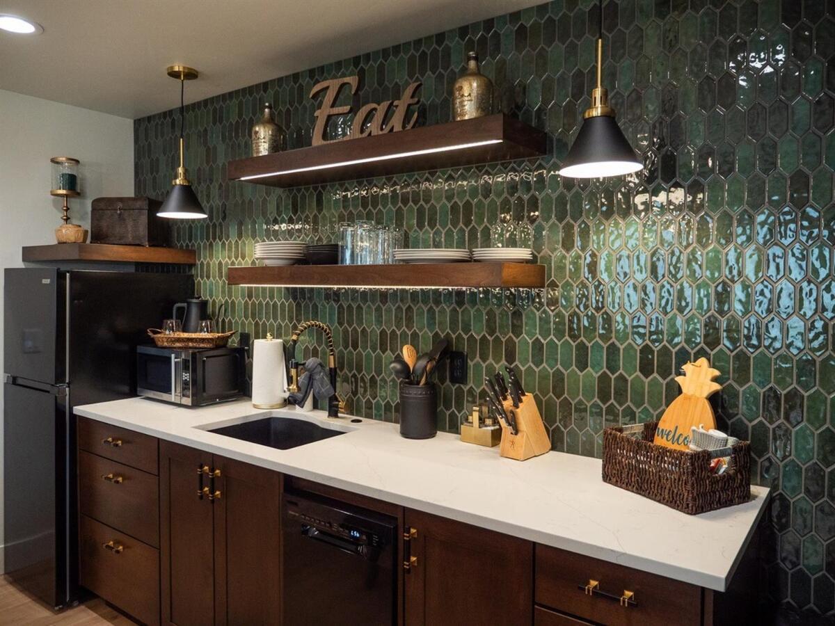 Downtown Sunset Ave Romantic Private Apartment