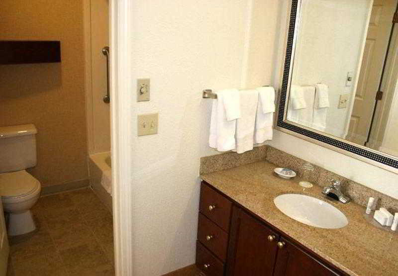 Hotel By Marriott Downtown/university 3*