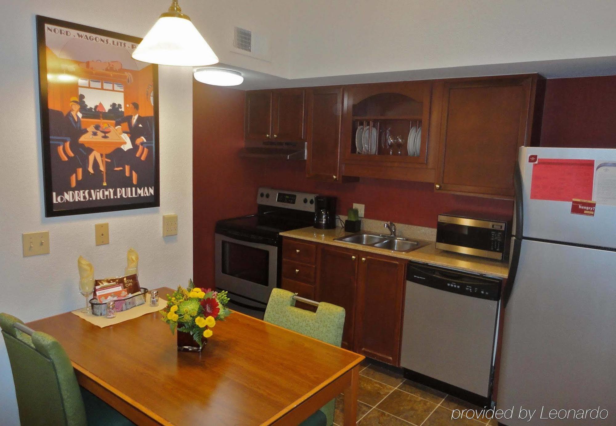 Hotel By Marriott Downtown/university 3*