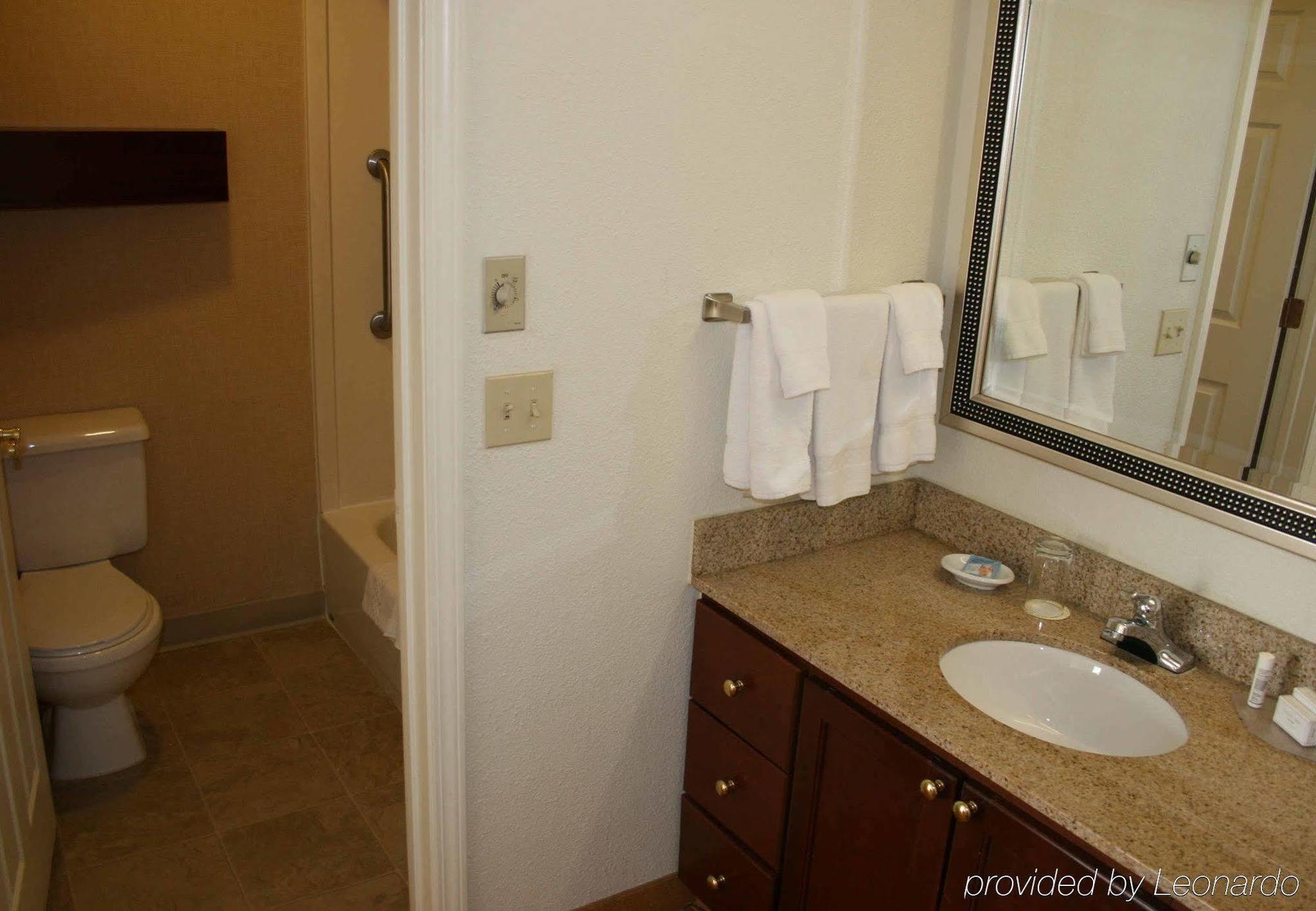 By Marriott Downtown/university Hotel 3*