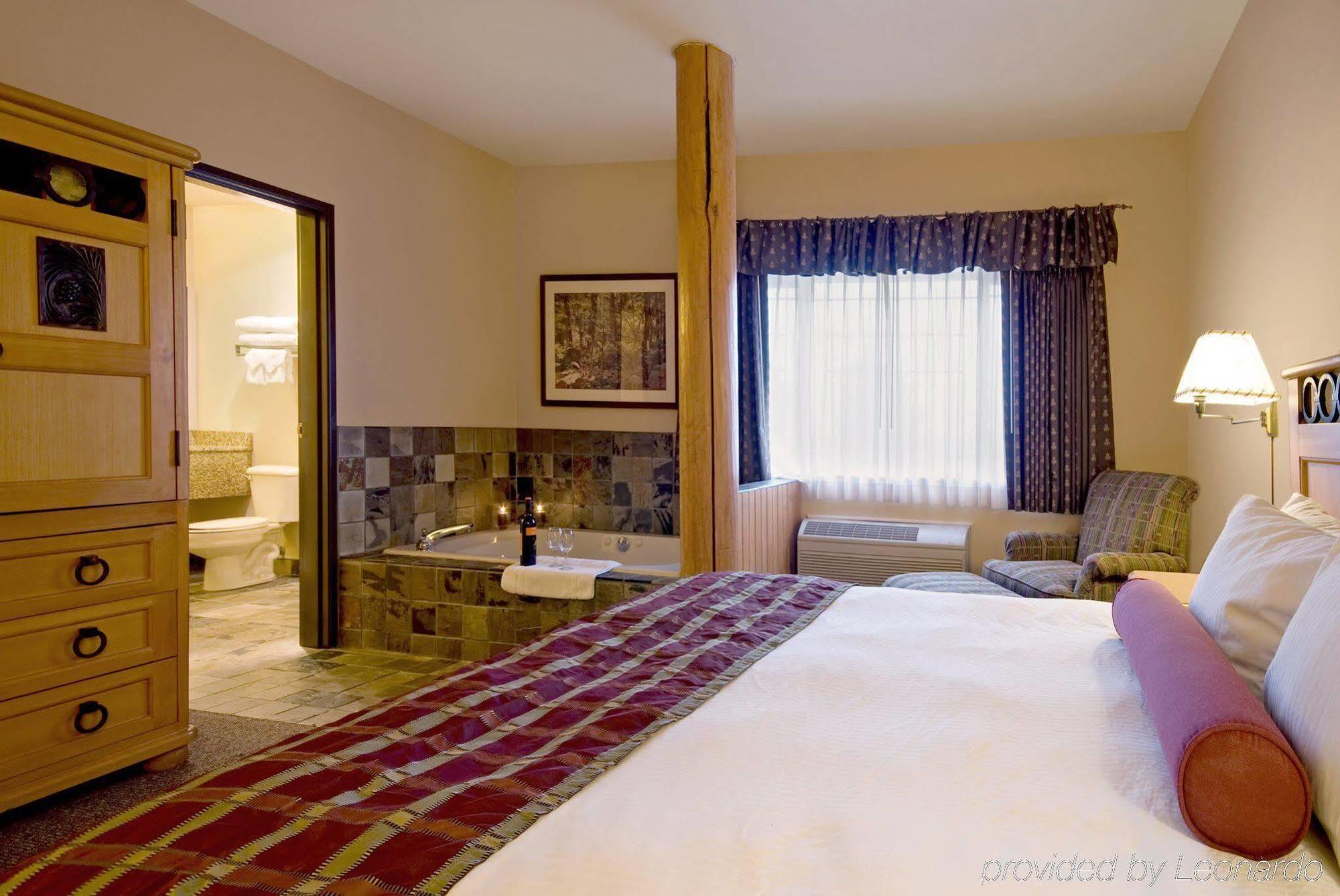 Western Northwest Hotel 3*