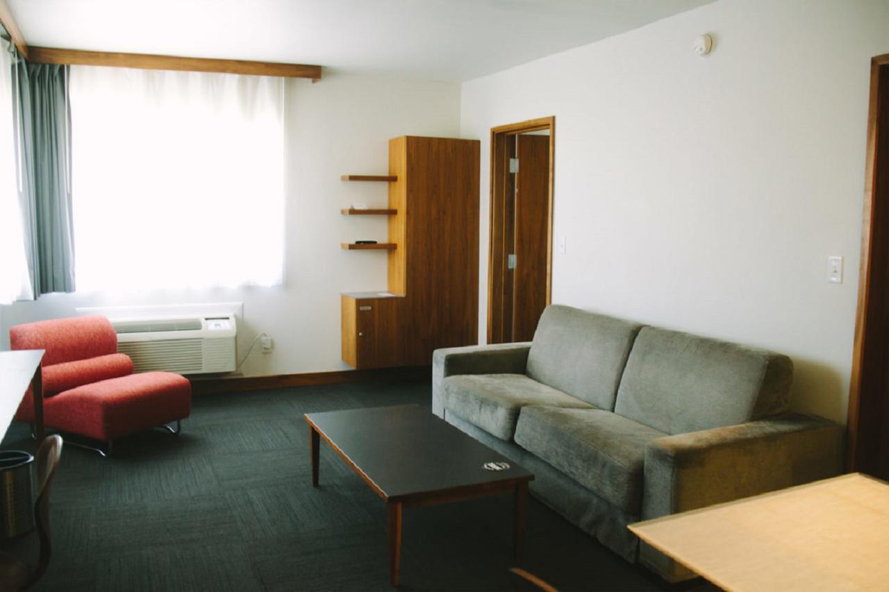 Modern 3* Boise