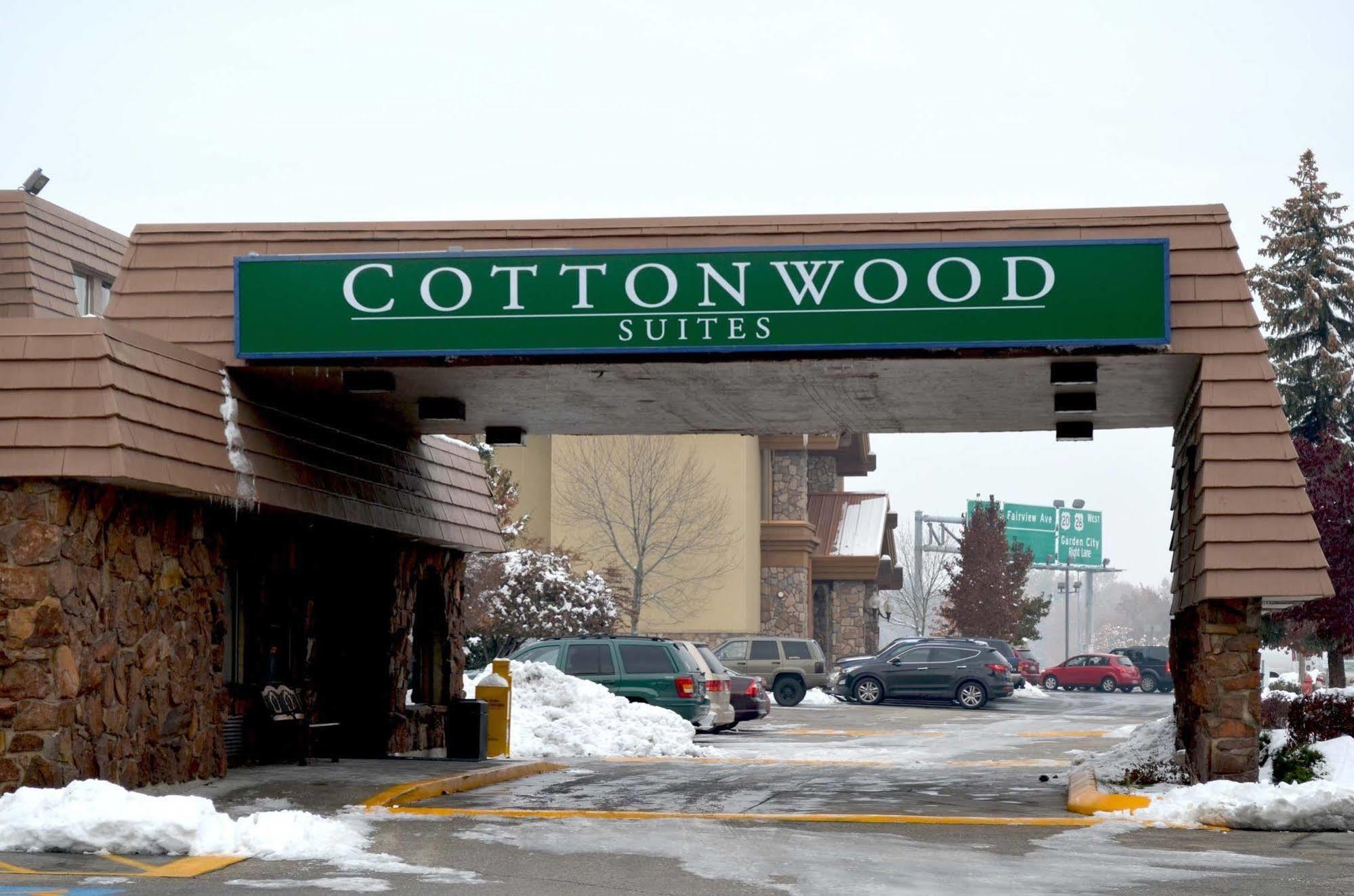 Hotel Cottonwood Riverside Downtown 3*
