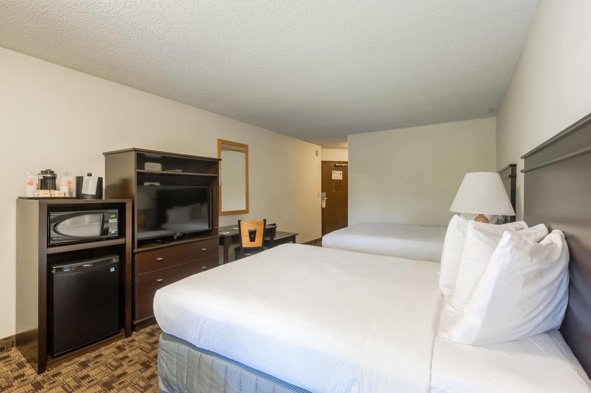 Cottonwood Riverside Downtown Hotel