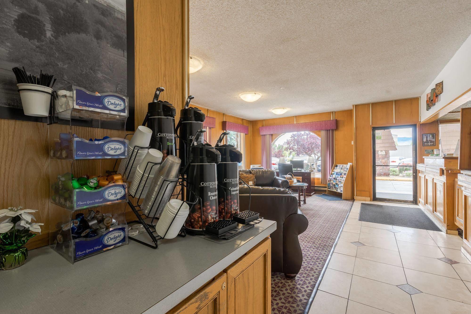 Cottonwood Riverside Downtown Hotel 3*