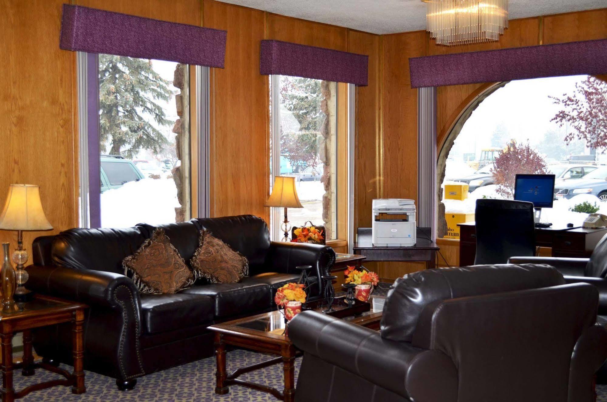Cottonwood Riverside Downtown Hotel