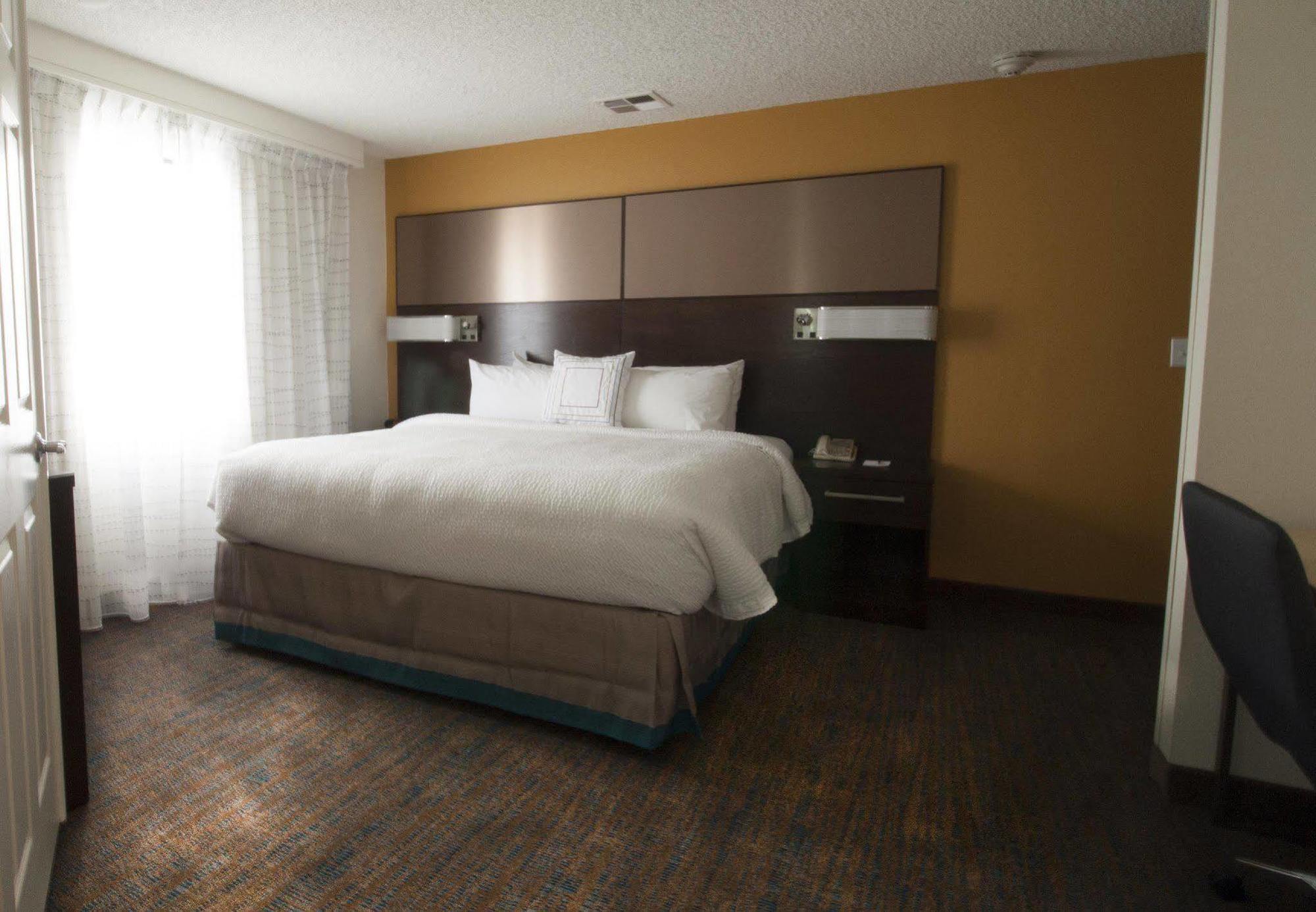 By Marriott Downtown/university