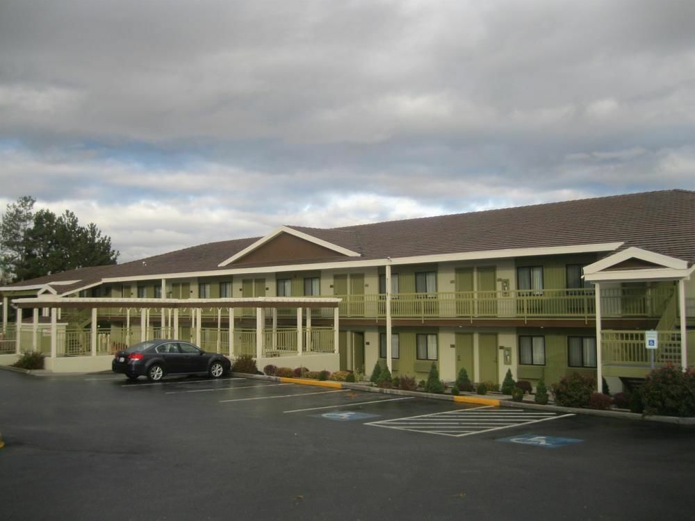 Airport Hotel