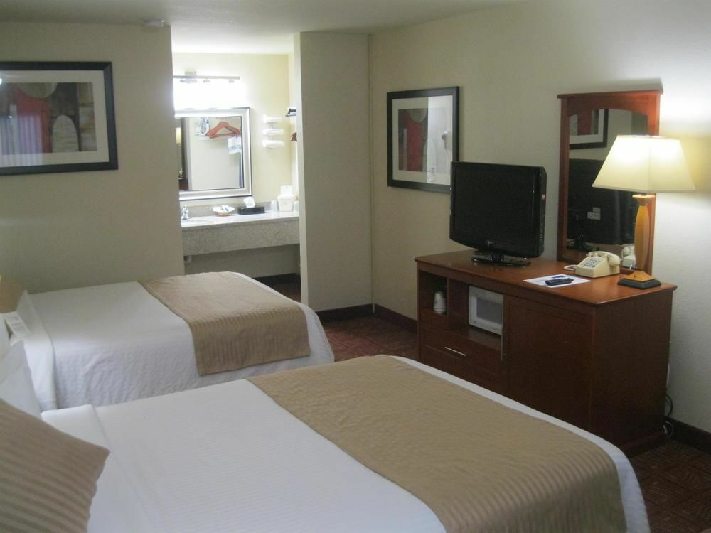 Airport Hotel 3*