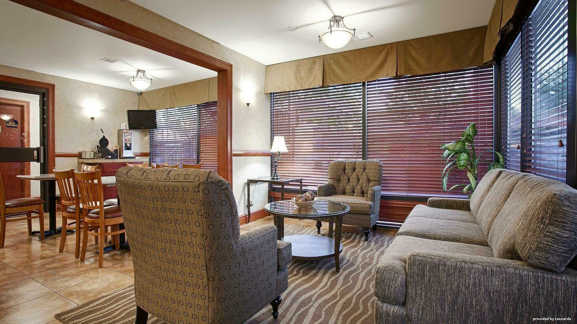 Airport Hotel 3*