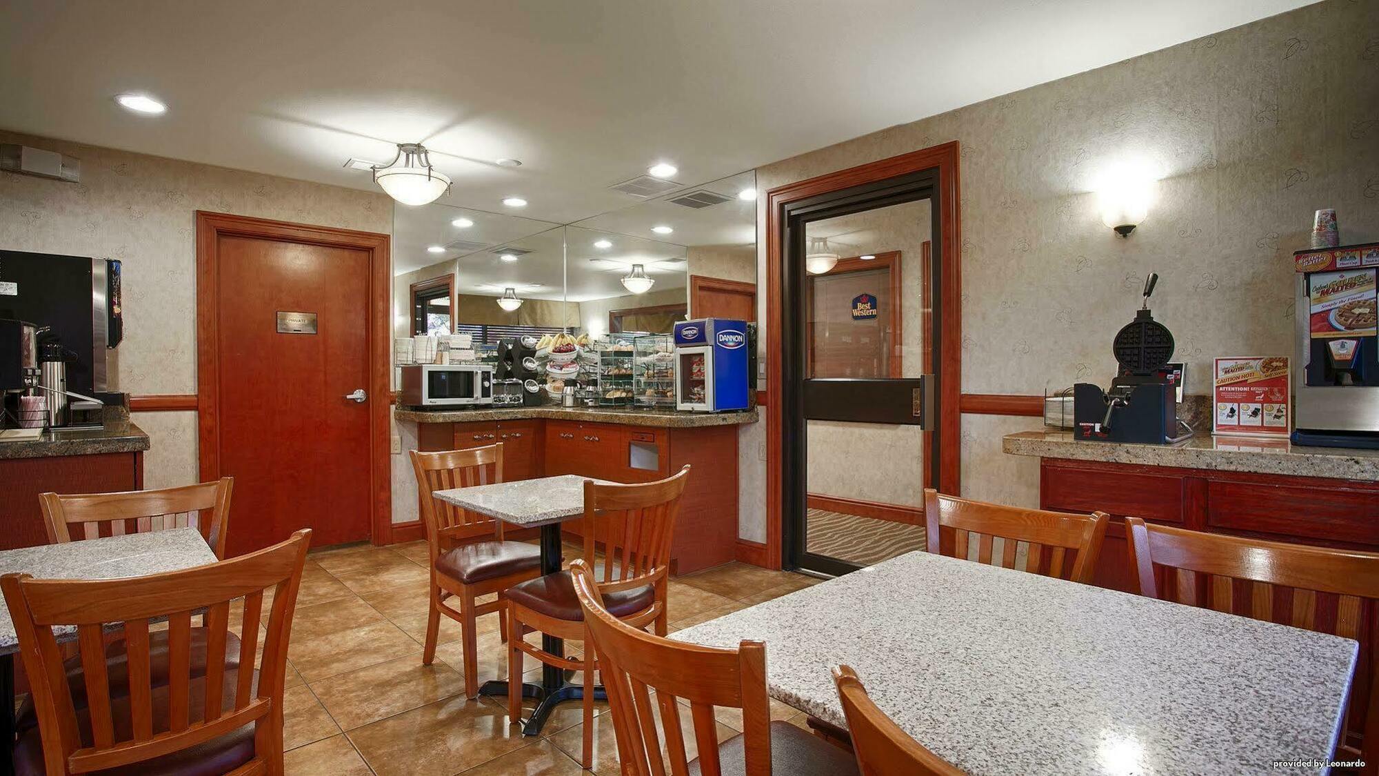 Airport Hotel 3*