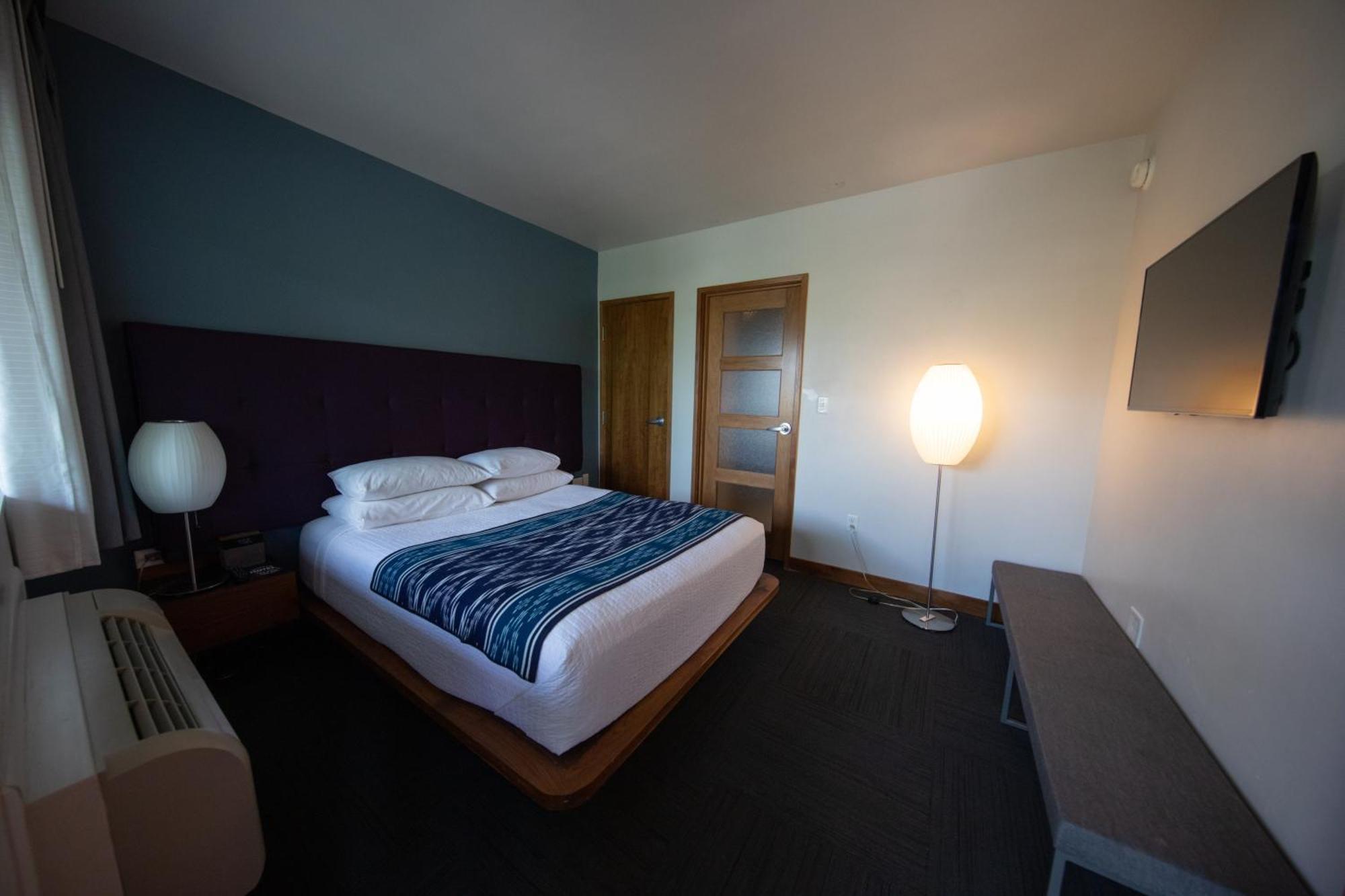 Modern 3* Boise