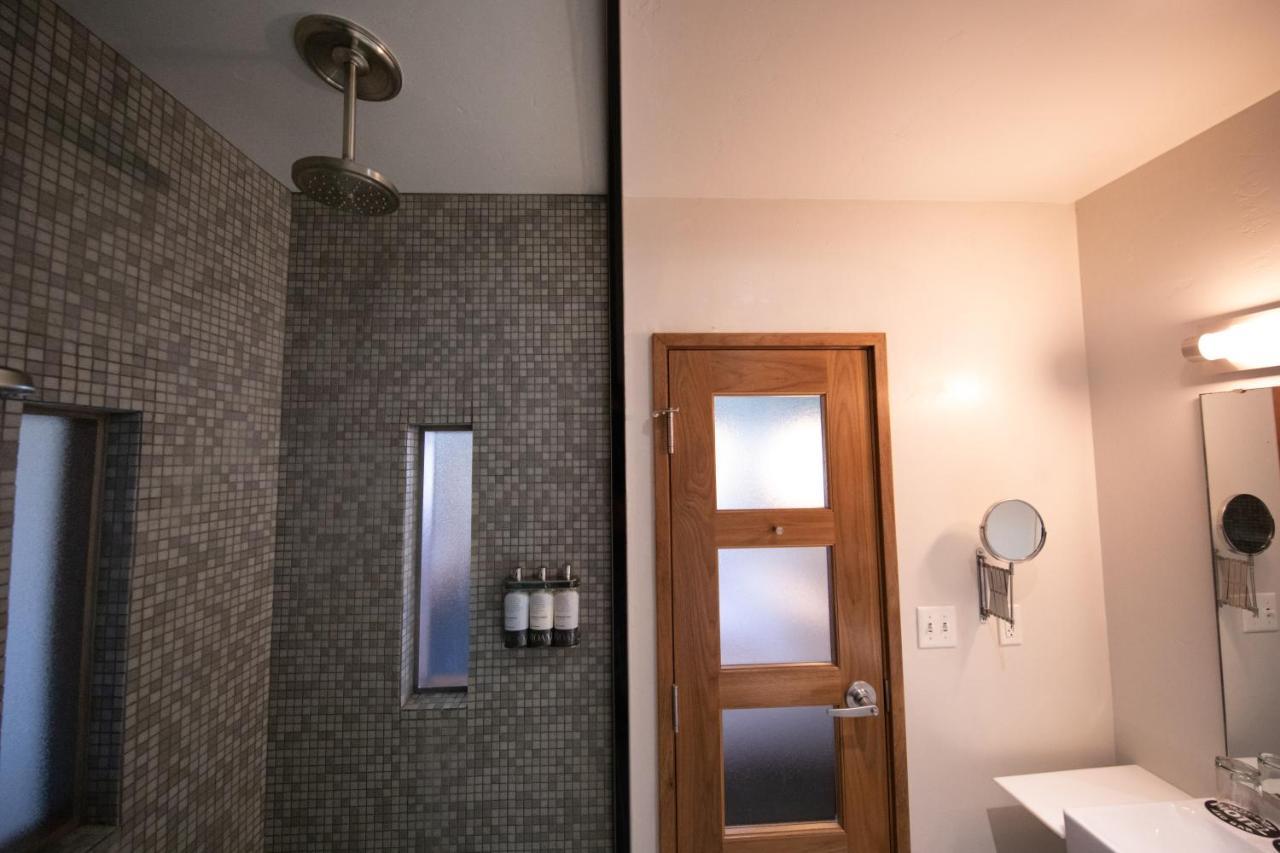 Modern 3* Boise