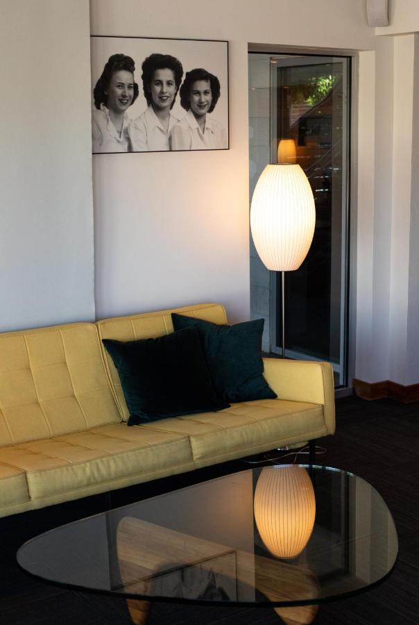 Modern 3* Boise